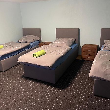 Chambre Avec 3 Lits Trier Exteriör bild