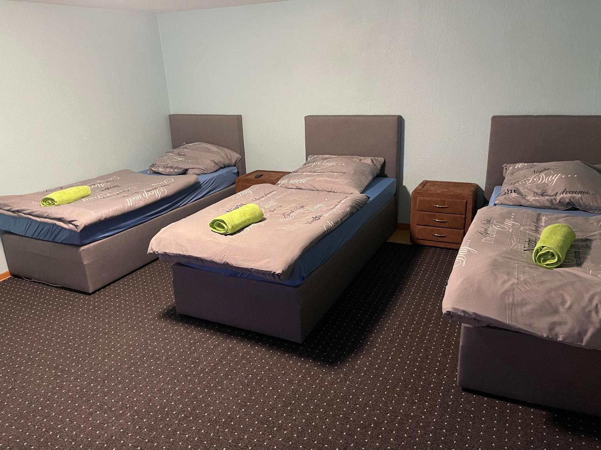 Chambre Avec 3 Lits Trier Exteriör bild