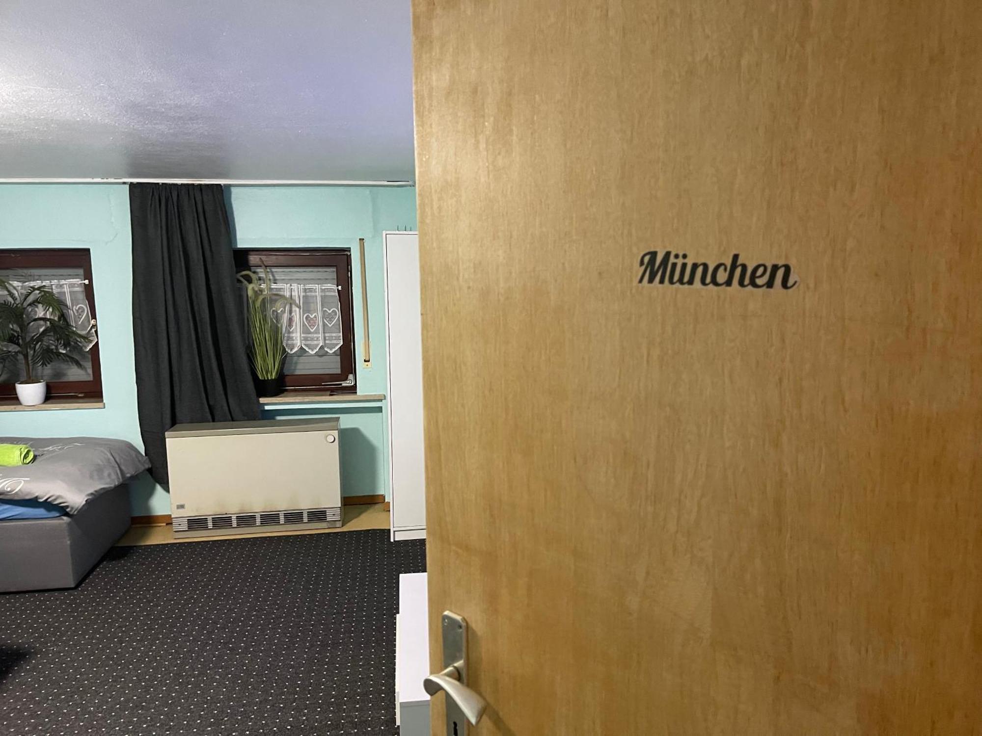 Chambre Avec 3 Lits Trier Exteriör bild